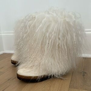 BearPaw Boetis Winter Boots Size 5 White